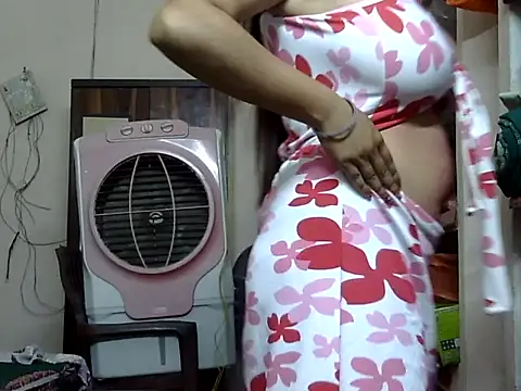 Snapshot of hot-riyaaa chatting on March 8, 2026, 11:58 am hot-riyaaa online show from March 8, 2026, 11:58 am