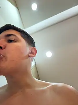 Snapshot of Valentino_ceratti chatting on December 15, 2025, 12:04 am Valentino ceratti online show from December 15, 2025, 12:04 am