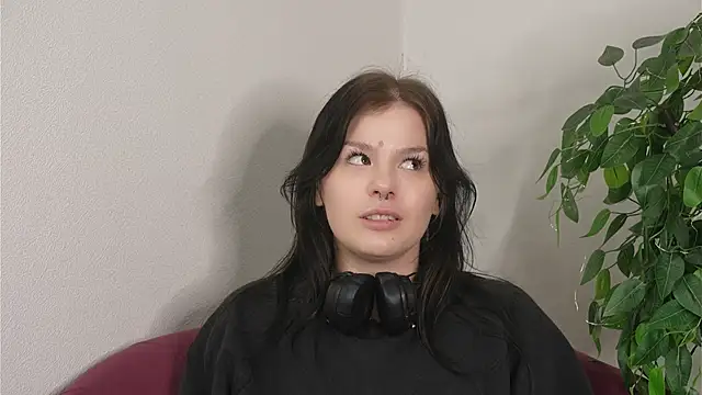 Snapshot of LesleyManire chatting on December 17, 2025, 10:54 am LesleyManire online show from December 17, 2025, 10:54 am