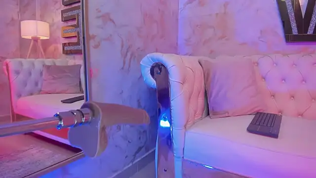 Snapshot of cheekybitch_ chatting on December 20, 2025, 3:57 am cheekybitch online show from December 20, 2025, 3:57 am