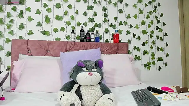 Snapshot of Ayla-marttinez chatting on July 13, 2026, 12:35 am Ayla-marttinez online show from July 13, 2026, 12:35 am