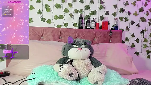 Snapshot of Ayla-marttinez chatting on August 1, 2026, 11:47 pm Ayla-marttinez online show from August 1, 2026, 11:47 pm