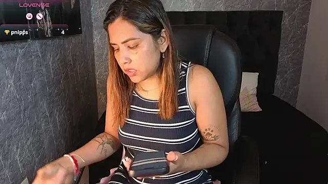 scarletbaker   online show from December 18, 2025, 3:40 pm