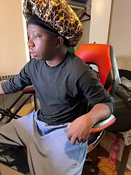 YourLittleBoyfriend online show from January 6, 2026, 6:33 pm