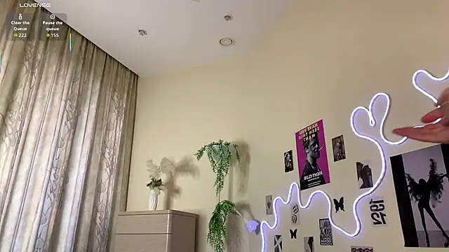 DreamyPalace online show from March 15, 2026, 1:17 pm