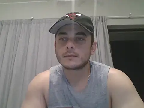 Snapshot of Marcelopret chatting on December 15, 2025, 9:52 pm Marcelopret online show from December 15, 2025, 9:52 pm