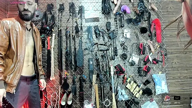 Snapshot of Hardcore_Room_Bdsm chatting on December 17, 2025, 8:59 pm Hardcore Room Bdsm online show from December 17, 2025, 8:59 pm