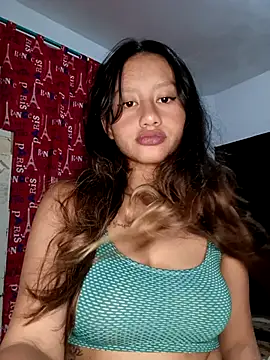 Snapshot of Annalia69 chatting on June 19, 2026, 5:50 pm Annalia69 online show from June 19, 2026, 5:50 pm
