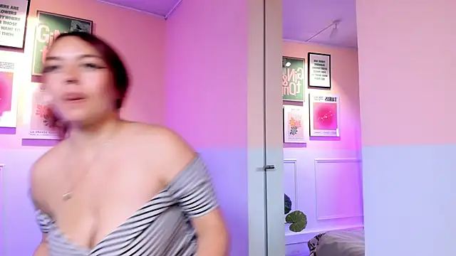 Snapshot of Lia_Roise chatting on December 15, 2025, 11:42 pm Lia Roise online show from December 15, 2025, 11:42 pm