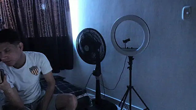 Snapshot of Apol0_69 chatting on December 15, 2025, 8:02 pm Apol0 69 online show from December 15, 2025, 8:02 pm