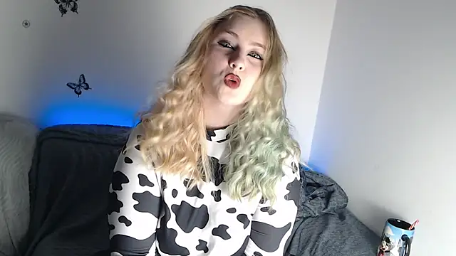 Snapshot of RebeFucksonn chatting on April 26, 2026, 8:39 pm RebeFucksonn online show from April 26, 2026, 8:39 pm