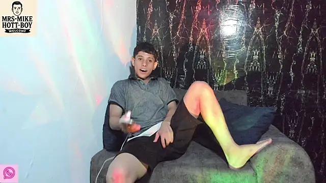 Snapshot of Mrs-mike-hott-boy chatting on December 14, 2025, 3:45 am Mrs-mike-hott-boy online show from December 14, 2025, 3:45 am