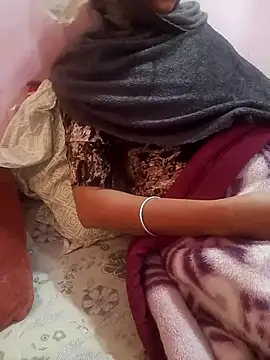 Snapshot of guddi_Jaaneman chatting on December 15, 2025, 4:28 am guddi Jaaneman online show from December 15, 2025, 4:28 am