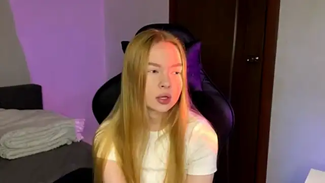 Snapshot of LumiSun chatting on December 19, 2025, 4:47 pm LumiSun online show from December 19, 2025, 4:47 pm