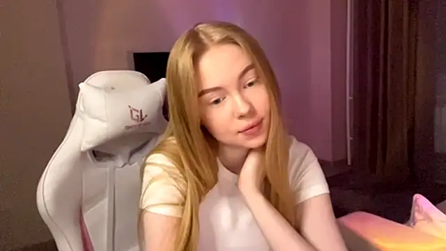 LumiSun online show from February 25, 2026, 7:12 pm