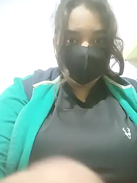 Snapshot of Yaya_345 chatting on December 17, 2025, 5:35 am Yaya 345 online show from December 17, 2025, 5:35 am