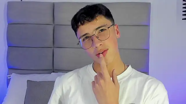 JoshClaarktt online show from June 21, 2026, 4:04 am