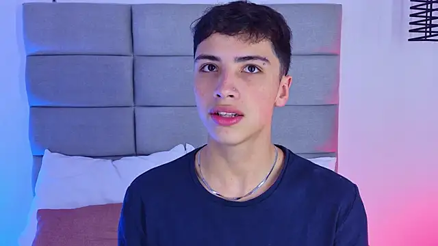 JoshClaarktt online show from August 5, 2026, 4:04 am