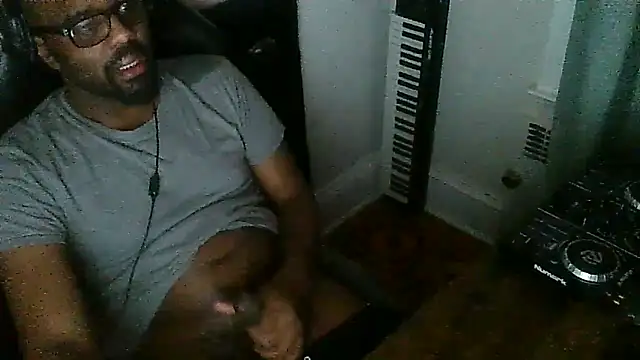 Snapshot of MrUnintentional chatting on January 7, 2026, 5:32 am MrUnintentional online show from January 7, 2026, 5:32 am