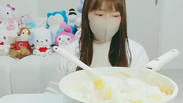 yuyuchan   online show from April 28, 2026, 10:20 am