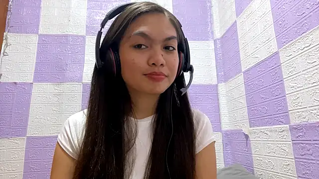 Snapshot of SylviaWalp chatting on December 16, 2025, 3:11 am SylviaWalp online show from December 16, 2025, 3:11 am