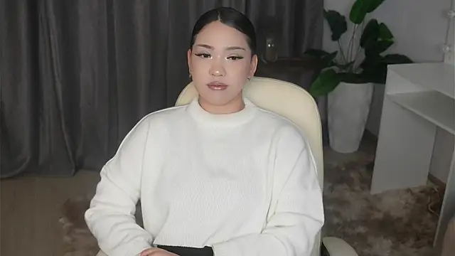 AyannaMilian online show from December 19, 2025, 9:27 am