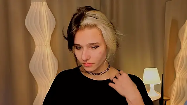 Snapshot of LizNostrand chatting on December 19, 2025, 6:42 am LizNostrand online show from December 19, 2025, 6:42 am