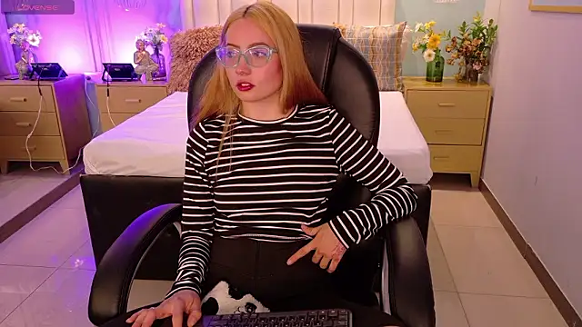 danielamilles online show from March 10, 2026, 4:50 am