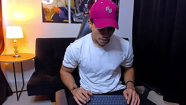 Snapshot of Dustyn_Michelle1 chatting on February 5, 2026, 6:34 pm Dustyn Michelle1 online show from February 5, 2026, 6:34 pm