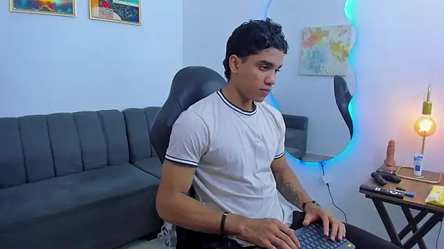 Snapshot of Dustyn_Michelle1 chatting on February 9, 2026, 7:51 pm Dustyn Michelle1 online show from February 9, 2026, 7:51 pm