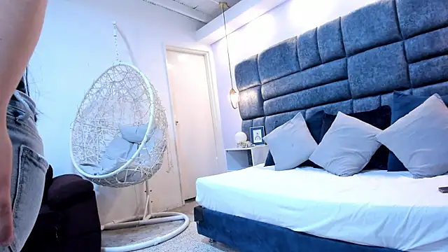 cherrymendy online show from December 22, 2025, 12:35 pm