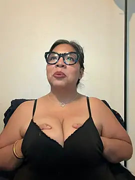 Snapshot of BettyWhispers chatting on May 13, 2026, 12:57 pm BettyWhispers online show from May 13, 2026, 12:57 pm