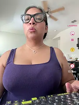 Snapshot of BettyWhispers chatting on May 26, 2026, 7:43 pm BettyWhispers online show from May 26, 2026, 7:43 pm