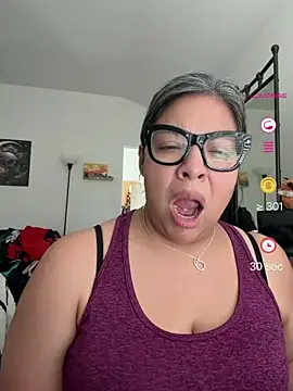Snapshot of BettyWhispers chatting on June 19, 2026, 6:34 pm BettyWhispers online show from June 19, 2026, 6:34 pm