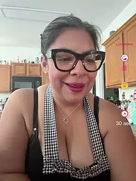 Snapshot of BettyWhispers chatting on June 28, 2026, 4:13 pm BettyWhispers online show from June 28, 2026, 4:13 pm