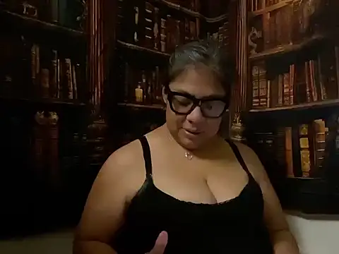 Snapshot of BettyWhispers chatting on July 3, 2026, 6:42 am BettyWhispers online show from July 3, 2026, 6:42 am