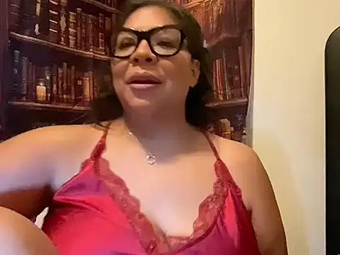 Snapshot of BettyWhispers chatting on July 5, 2026, 11:50 am BettyWhispers online show from July 5, 2026, 11:50 am