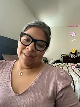 Snapshot of BettyWhispers chatting on July 6, 2026, 3:58 pm BettyWhispers online show from July 6, 2026, 3:58 pm