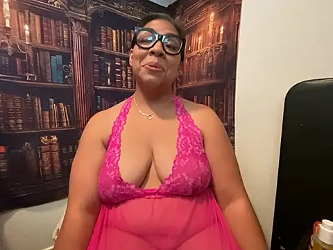Snapshot of BettyWhispers chatting on August 2, 2026, 9:24 pm BettyWhispers online show from August 2, 2026, 9:24 pm
