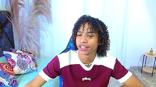 angelll18  online show from April 25, 2026, 8:39 pm