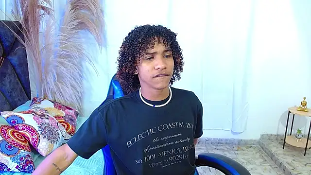 angelll18  online show from April 27, 2026, 8:51 pm