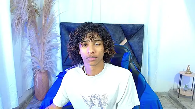 Snapshot of angelll18_ chatting on June 9, 2026, 8:31 pm angelll18 online show from June 9, 2026, 8:31 pm