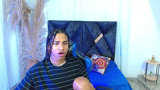 Snapshot of angelll18_ chatting on June 18, 2026, 8:35 pm angelll18 online show from June 18, 2026, 8:35 pm