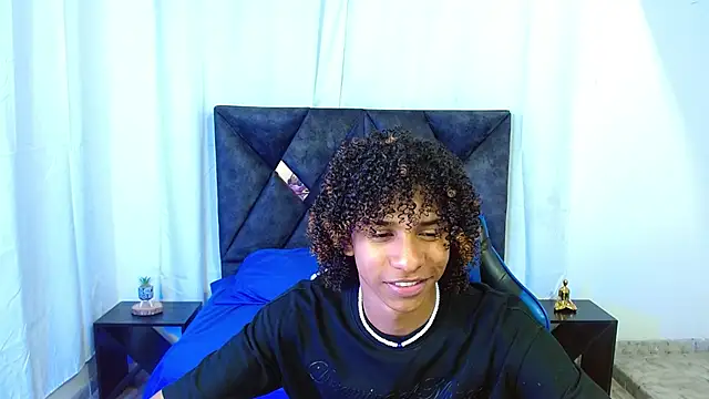 Snapshot of angelll18_ chatting on June 24, 2026, 8:52 pm angelll18 online show from June 24, 2026, 8:52 pm