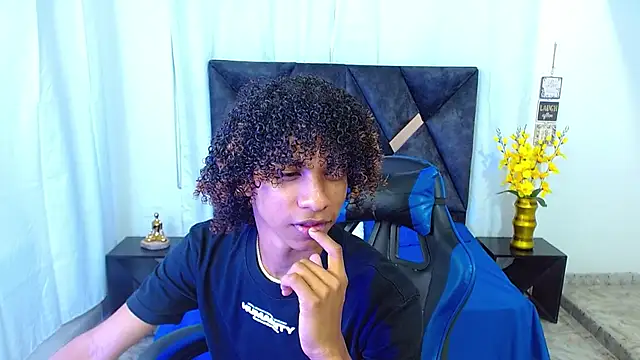Snapshot of angelll18_ chatting on July 9, 2026, 8:35 pm angelll18 online show from July 9, 2026, 8:35 pm