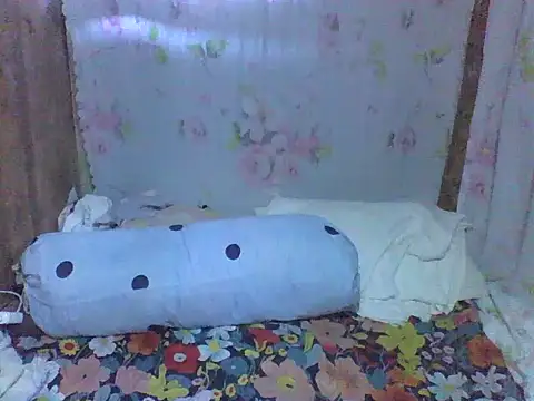 Petite elise online show from July 4, 2026, 10:27 pm
