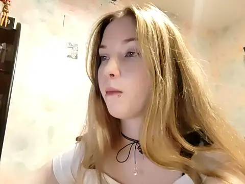 Snapshot of ElvaDeveja chatting on December 16, 2025, 10:09 am ElvaDeveja online show from December 16, 2025, 10:09 am