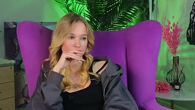 Snapshot of ElizFait chatting on December 14, 2025, 11:04 am ElizFait online show from December 14, 2025, 11:04 am