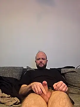 Snapshot of SoftishInflow chatting on December 14, 2025, 2:22 pm SoftishInflow online show from December 14, 2025, 2:22 pm