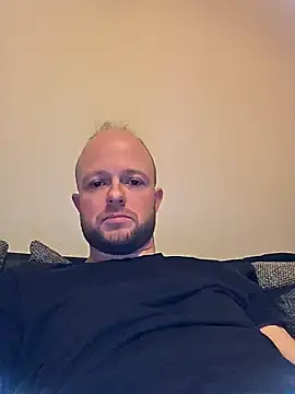 Snapshot of SoftishInflow chatting on December 18, 2025, 5:52 pm SoftishInflow online show from December 18, 2025, 5:52 pm